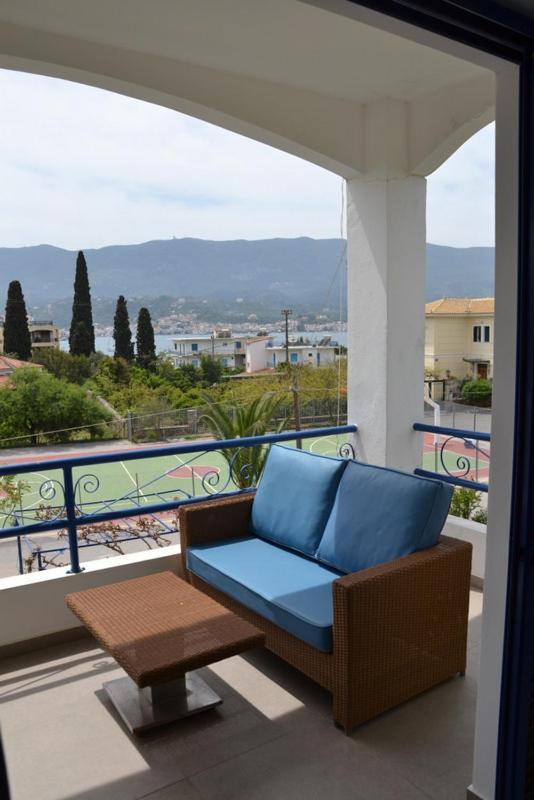 Valente Perlia Rooms Poros Town Exteriör bild